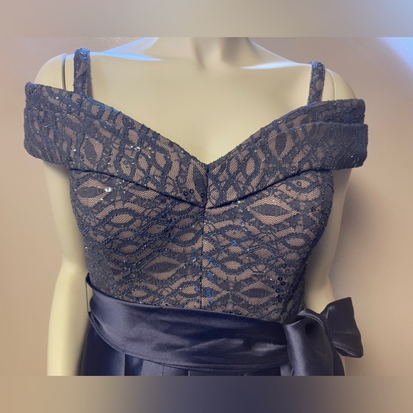 RM Richards Gown Sz 8P Dress Gray Lace Sequins Bow Hi-Low V-Neck Looks New! - Picture 4 of 11